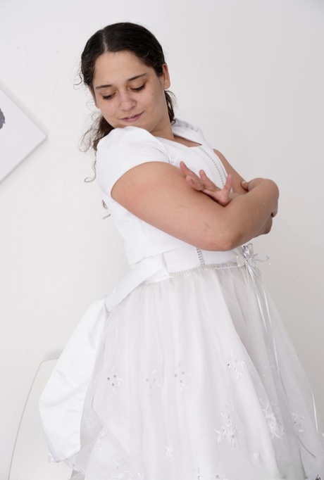 Chubby bride Ziggy Star doffs her wedding dress and spreads her hairy pussy