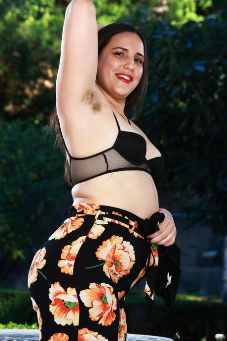 Chubby amateur Dria Submits flaunts her hairy armpits & spreads her bushy twat