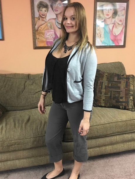 Sweet amateur Tonya Sinn unveils her big tits and eats a stiff rod