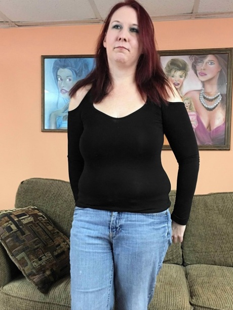 Chubby amateur with big tits Lia Shayde blowing and deepthroating a dick
