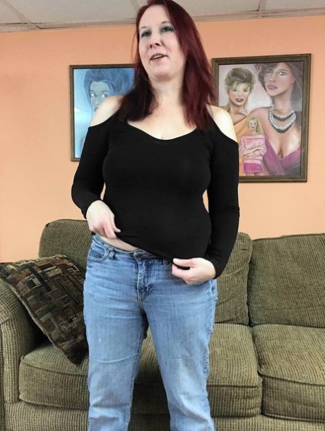 Chubby amateur with big tits Lia Shayde blowing and deepthroating a dick