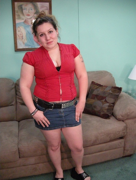 Sexy chubby babe Chloe strips completely naked in the living room