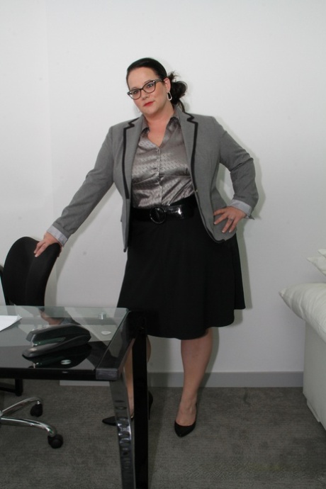 Chubby secretary Jessica Lust strips to her panties & teases with her curves