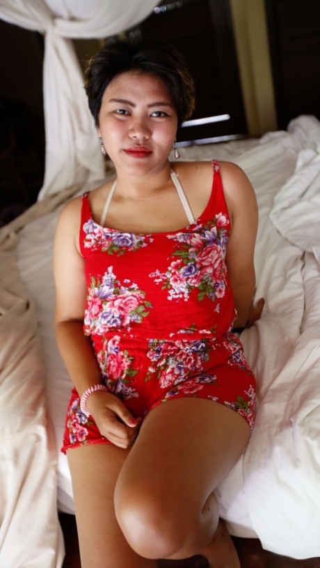 Chubby Asian maid Siskag gets her hairy pussy boned & creampied POV style