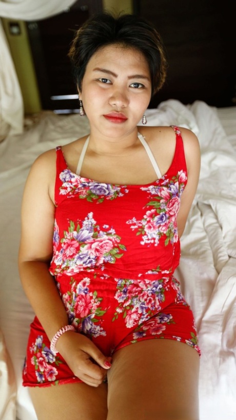 Chubby Asian maid Siskag gets her hairy pussy boned & creampied POV style