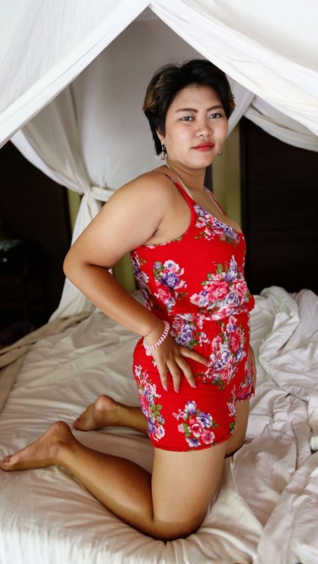 Chubby Asian maid Siskag gets her hairy pussy boned & creampied POV style