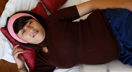 Chubby Asian girl Syira gets fucked & creampied at the hotel room