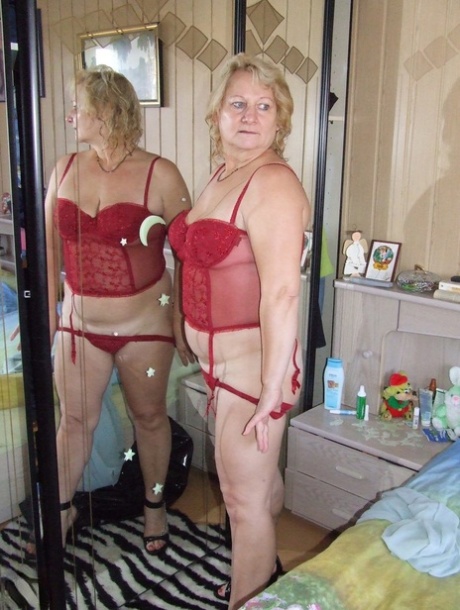 Chubby housewife Rosi strips naked while home alone to show her shaved pussy