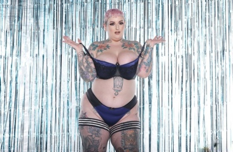 Beautiful babe Galda Lou shows off her heavily tattooed chubby body