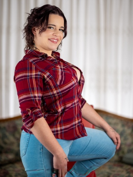 Gorgeous teen ChloPrice shows off her chubby body while fully naked