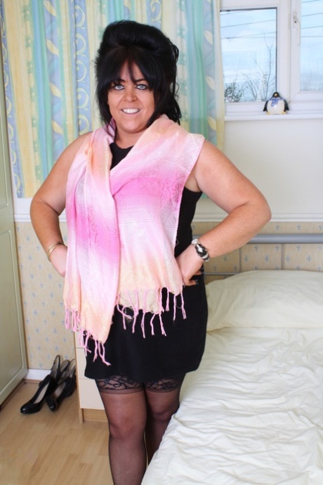 Slutty BBW Sienna gets orally pleased and nailed by a teenage stallion