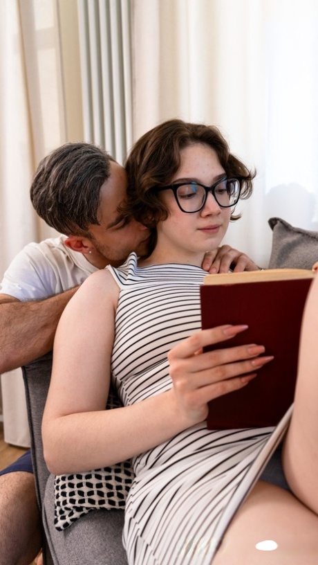Nerdy amateur teen Berry Babe loses her virginity with her professor