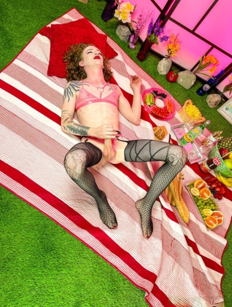 Trans Happy starring Kelly Lovely Nude Pictures
