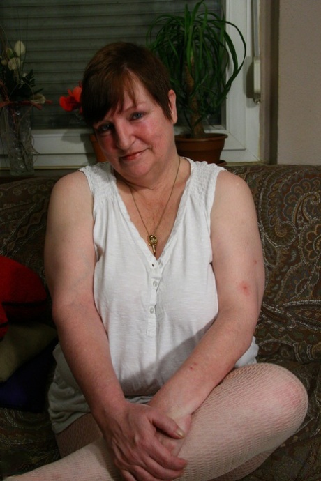 Short-haired granny Anita C reveals her fat body and toys her mature snatch